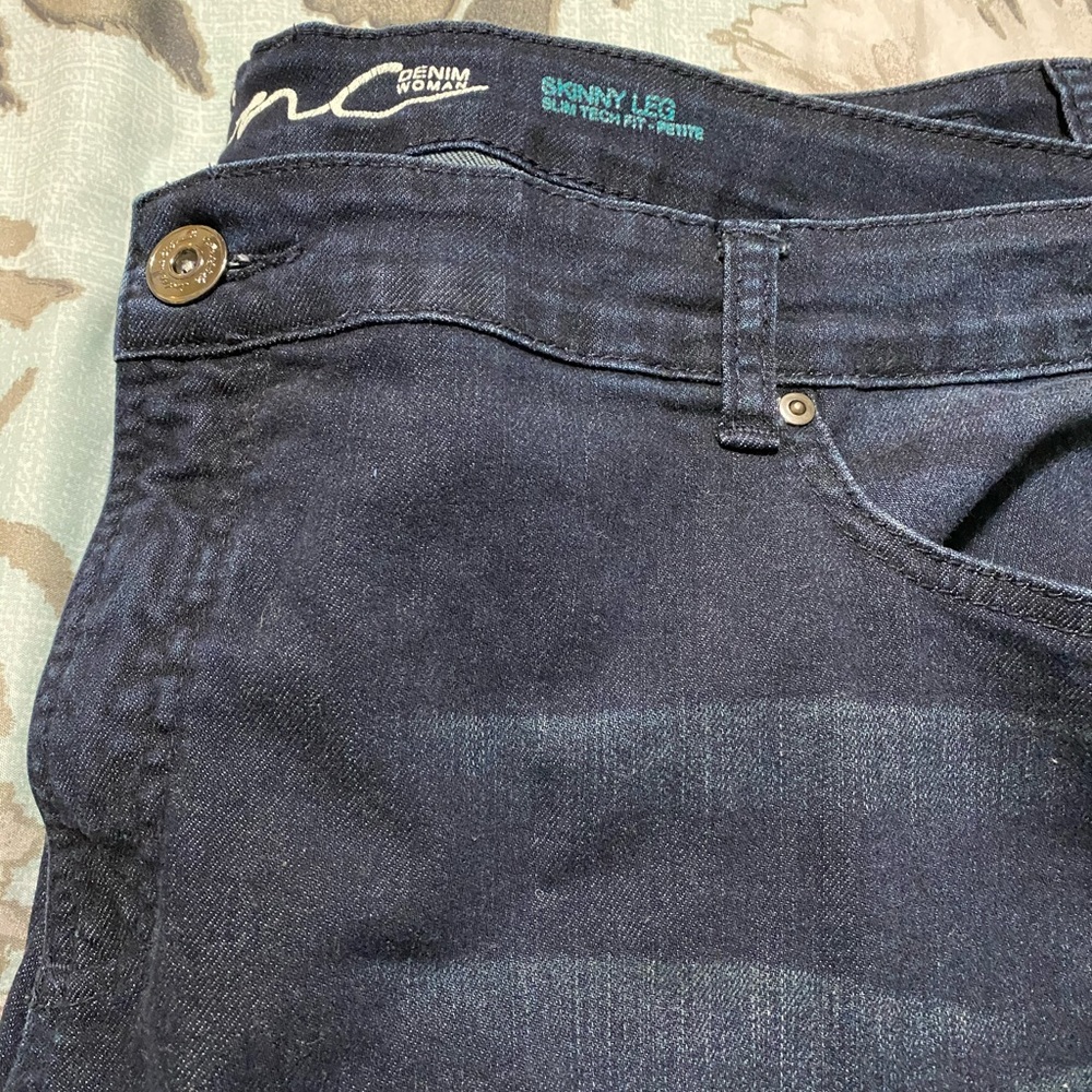 Woman’s oils size jeans 24wp